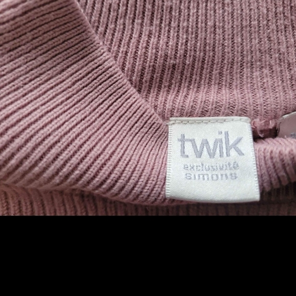 Cropped Sweater - Picture 2 of 4